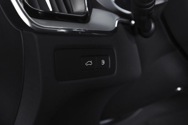 Volvo XC60 2.0 T8 Plug-in hybrid AWD Plus Black Edition | S/K-Panodak | Elek. Trekhaak | Harman/Kardon | Dig. Cockpit | Adapt. Cruise | Winterpakket | 360 Camera | NAV + App. Connect | ECC | Elek. Klep | LM 21" | 1608