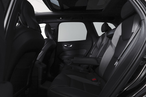 Volvo XC60 2.0 T8 Plug-in hybrid AWD Plus Black Edition | S/K-Panodak | Elek. Trekhaak | Harman/Kardon | Dig. Cockpit | Adapt. Cruise | Winterpakket | 360 Camera | NAV + App. Connect | ECC | Elek. Klep | LM 21" | 1608