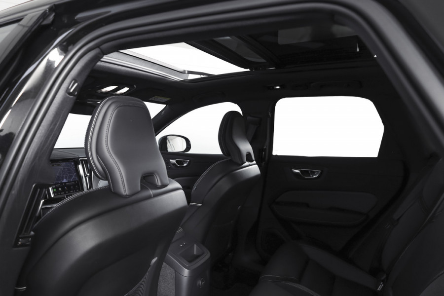 Volvo XC60 2.0 T8 Plug-in hybrid AWD Plus Black Edition | S/K-Panodak | Elek. Trekhaak | Harman/Kardon | Dig. Cockpit | Adapt. Cruise | Winterpakket | 360 Camera | NAV + App. Connect | ECC | Elek. Klep | LM 21" | 1608