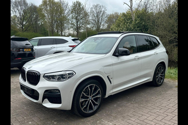 BMW X3 xDrive30e M Sport | Panoramadak | Vol leder | M-pakket | All-Season | Sportstoelen | Stoelverwarming | Camera | Head Up Display |