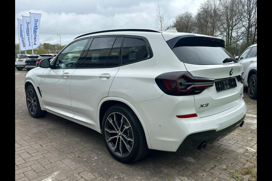 BMW X3 xDrive30e M Sport | Panoramadak | Vol leder | M-pakket | All-Season | Sportstoelen | Stoelverwarming | Camera | Head Up Display |