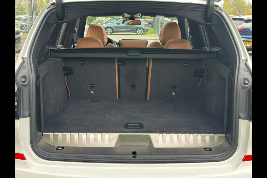 BMW X3 xDrive30e M Sport | Panoramadak | Vol leder | M-pakket | All-Season | Sportstoelen | Stoelverwarming | Camera | Head Up Display |