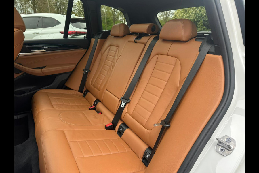 BMW X3 xDrive30e M Sport | Panoramadak | Vol leder | M-pakket | All-Season | Sportstoelen | Stoelverwarming | Camera | Head Up Display |