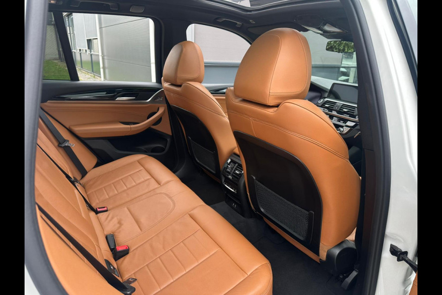BMW X3 xDrive30e M Sport | Panoramadak | Vol leder | M-pakket | All-Season | Sportstoelen | Stoelverwarming | Camera | Head Up Display |