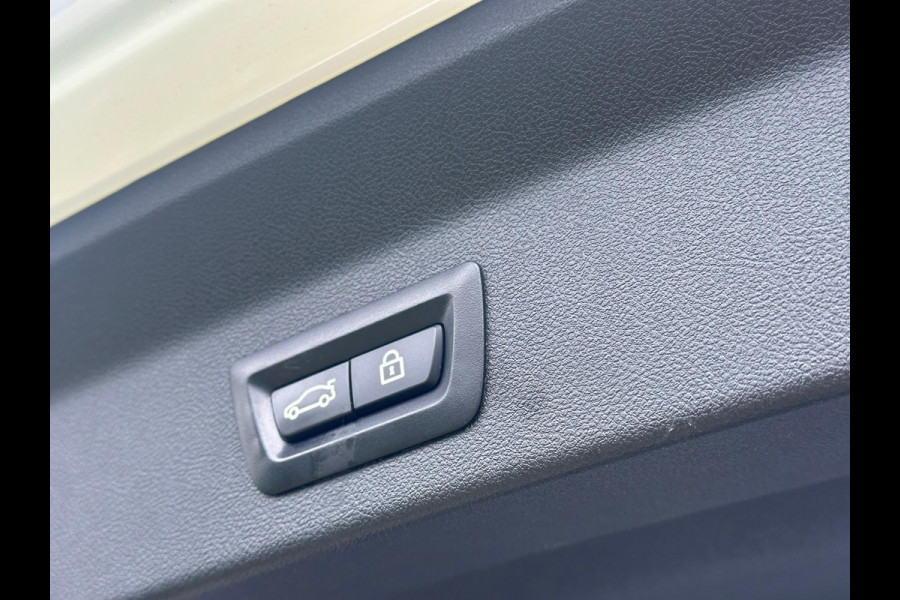 BMW X3 xDrive30e M Sport | Panoramadak | Vol leder | M-pakket | All-Season | Sportstoelen | Stoelverwarming | Camera | Head Up Display |