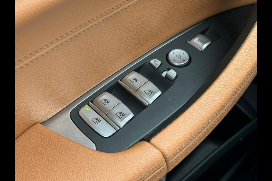 BMW X3 xDrive30e M Sport | Panoramadak | Vol leder | M-pakket | All-Season | Sportstoelen | Stoelverwarming | Camera | Head Up Display |