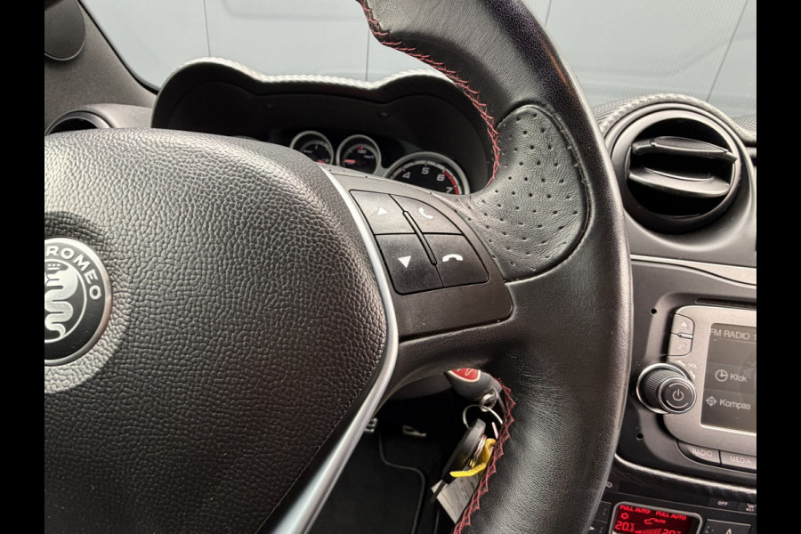 Alfa Romeo MiTo TwinAir ECO | 17" Velgen | Climate/cruise control | Parkeersensoren | Navigatie