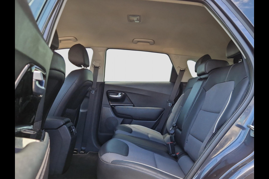 Kia e-Niro DynamicLine 64 kWh | Stoelverwarming | Navi | Camera | Apple Carplay / Android Auto | Cruise |