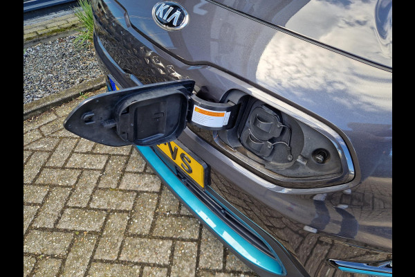 Kia e-Niro DynamicLine 64 kWh | Stoelverwarming | Navi | Camera | Apple Carplay / Android Auto | Cruise |