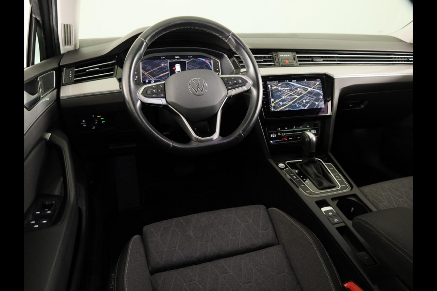 Volkswagen Passat Variant 1.5 TSI Business | Navigatie | Panorama dak | Parkeersensoren | Achteruit Camera | Digitale dashboard |