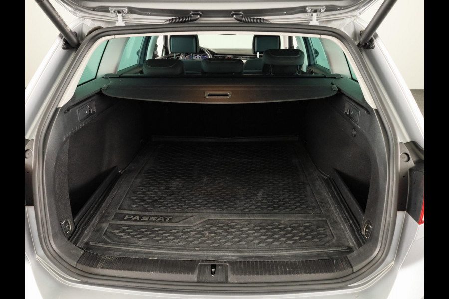 Volkswagen Passat Variant 1.5 TSI Business | Navigatie | Panorama dak | Parkeersensoren | Achteruit Camera | Digitale dashboard |