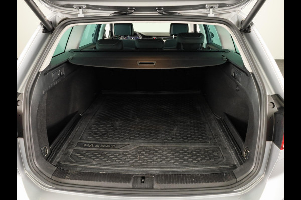 Volkswagen Passat Variant 1.5 TSI Business | Navigatie | Panorama dak | Parkeersensoren | Achteruit Camera | Digitale dashboard |