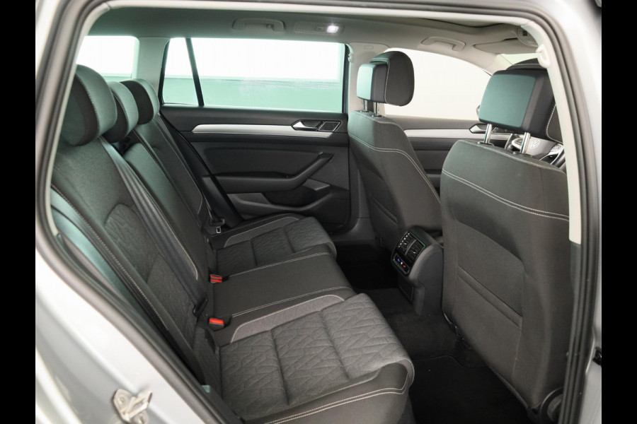 Volkswagen Passat Variant 1.5 TSI Business | Navigatie | Panorama dak | Parkeersensoren | Achteruit Camera | Digitale dashboard |