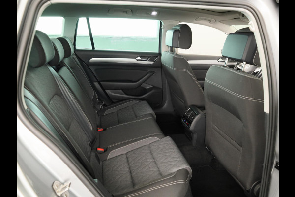 Volkswagen Passat Variant 1.5 TSI Business | Navigatie | Panorama dak | Parkeersensoren | Achteruit Camera | Digitale dashboard |