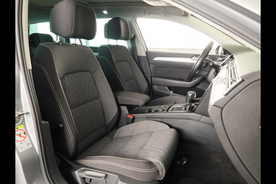 Volkswagen Passat Variant 1.5 TSI Business | Navigatie | Panorama dak | Parkeersensoren | Achteruit Camera | Digitale dashboard |