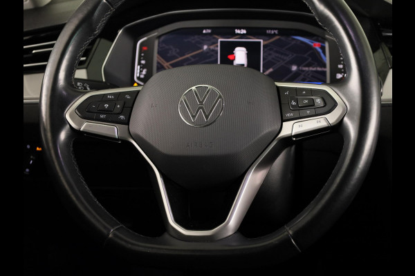 Volkswagen Passat Variant 1.5 TSI Business | Navigatie | Panorama dak | Parkeersensoren | Achteruit Camera | Digitale dashboard |