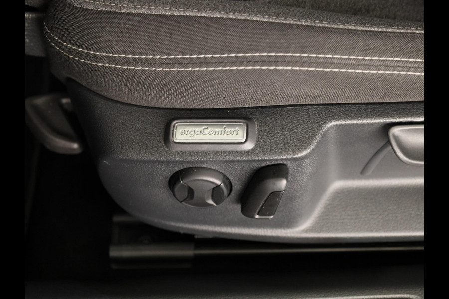 Volkswagen Passat Variant 1.5 TSI Business | Navigatie | Panorama dak | Parkeersensoren | Achteruit Camera | Digitale dashboard |