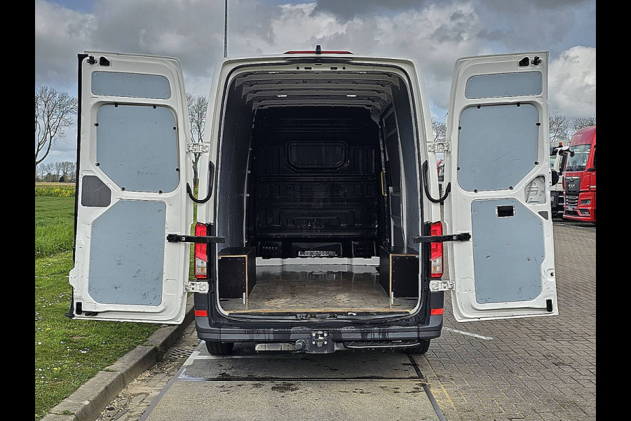 Volkswagen Crafter 35 L3H3 140Pk Automaat Trekhaak Camera CarPlay Euro6!