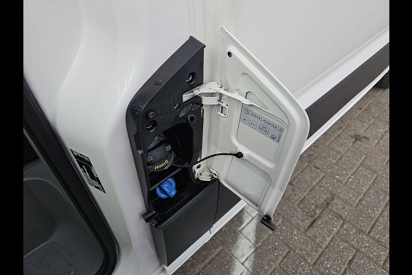 Volkswagen Crafter 35 L3H3 140Pk Automaat Trekhaak Camera CarPlay Euro6!