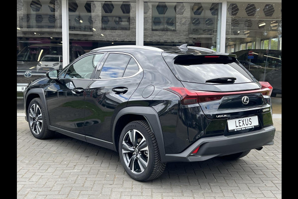 Lexus UX 250h Preference Line | Nieuwe multimedia, 18 inch, Dodehoekherkenning, Stoel + Stuurverwarming, Parkeersensoren