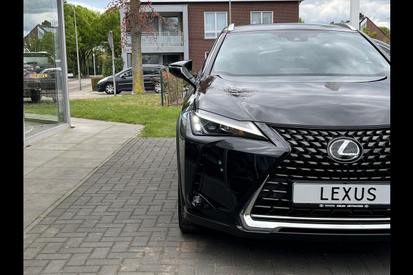 Lexus UX 250h Preference Line | Nieuwe multimedia, 18 inch, Dodehoekherkenning, Stoel + Stuurverwarming, Parkeersensoren