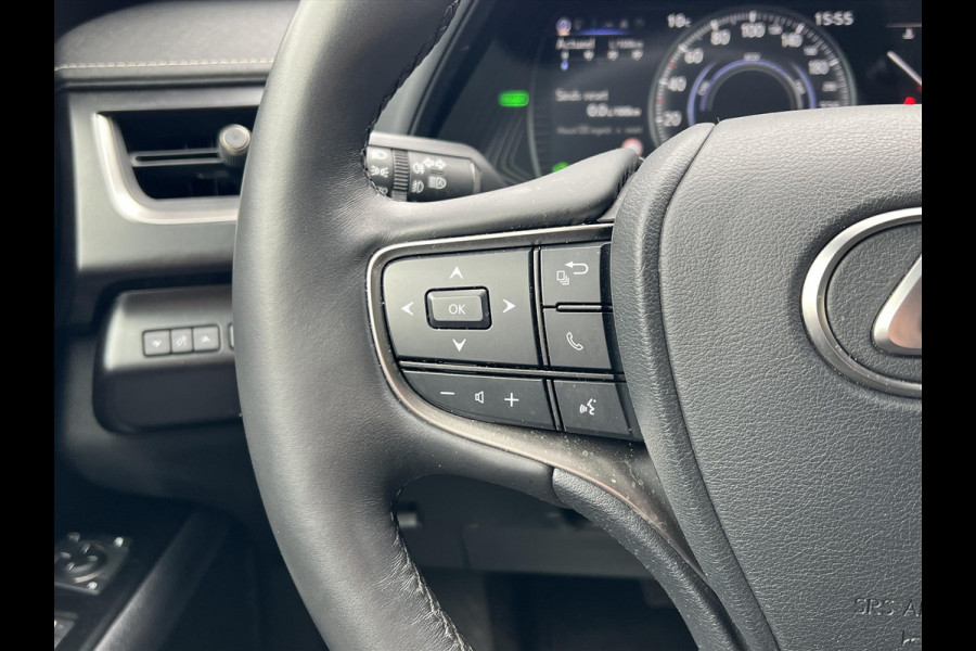 Lexus UX 250h Preference Line | Nieuwe multimedia, 18 inch, Dodehoekherkenning, Stoel + Stuurverwarming, Parkeersensoren
