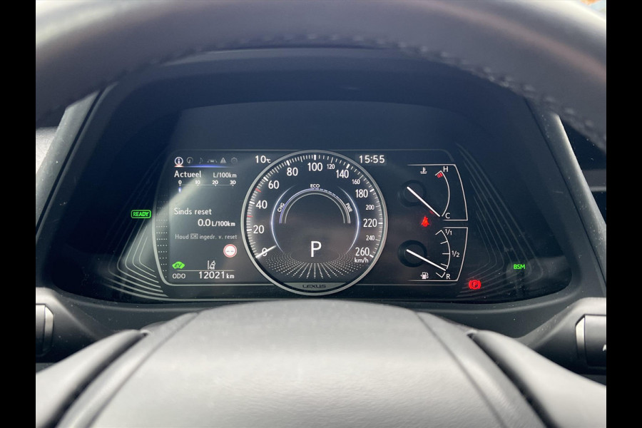 Lexus UX 250h Preference Line | Nieuwe multimedia, 18 inch, Dodehoekherkenning, Stoel + Stuurverwarming, Parkeersensoren
