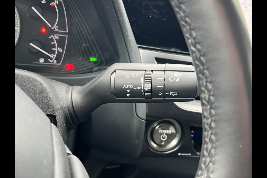 Lexus UX 250h Preference Line | Nieuwe multimedia, 18 inch, Dodehoekherkenning, Stoel + Stuurverwarming, Parkeersensoren