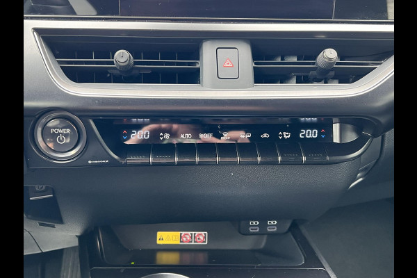 Lexus UX 250h Preference Line | Nieuwe multimedia, 18 inch, Dodehoekherkenning, Stoel + Stuurverwarming, Parkeersensoren