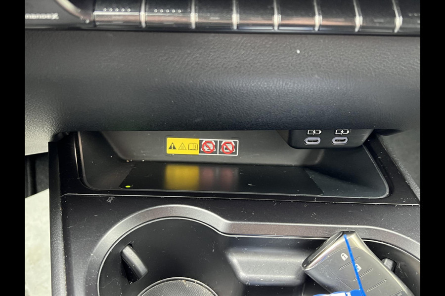 Lexus UX 250h Preference Line | Nieuwe multimedia, 18 inch, Dodehoekherkenning, Stoel + Stuurverwarming, Parkeersensoren
