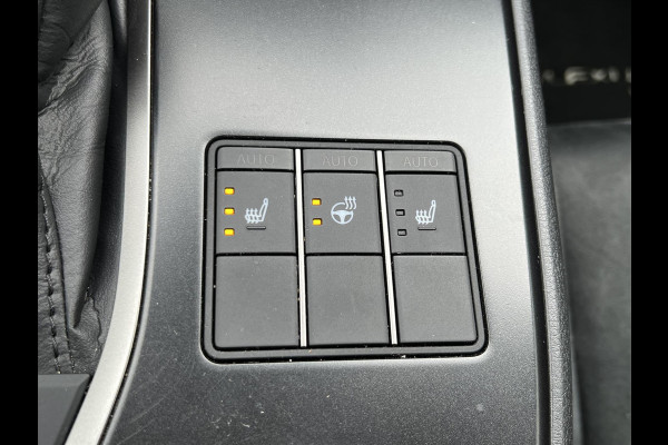 Lexus UX 250h Preference Line | Nieuwe multimedia, 18 inch, Dodehoekherkenning, Stoel + Stuurverwarming, Parkeersensoren