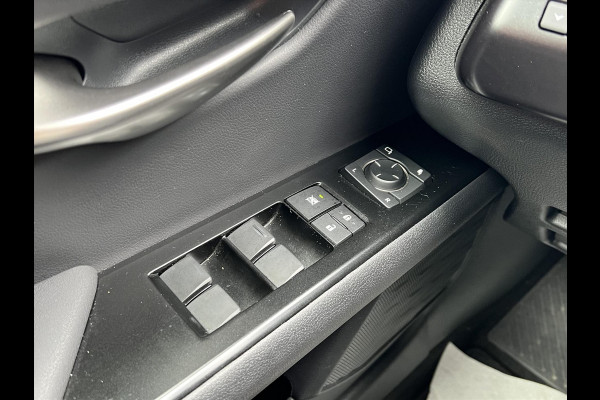 Lexus UX 250h Preference Line | Nieuwe multimedia, 18 inch, Dodehoekherkenning, Stoel + Stuurverwarming, Parkeersensoren