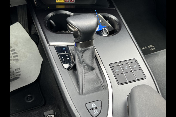 Lexus UX 250h Preference Line | Nieuwe multimedia, 18 inch, Dodehoekherkenning, Stoel + Stuurverwarming, Parkeersensoren