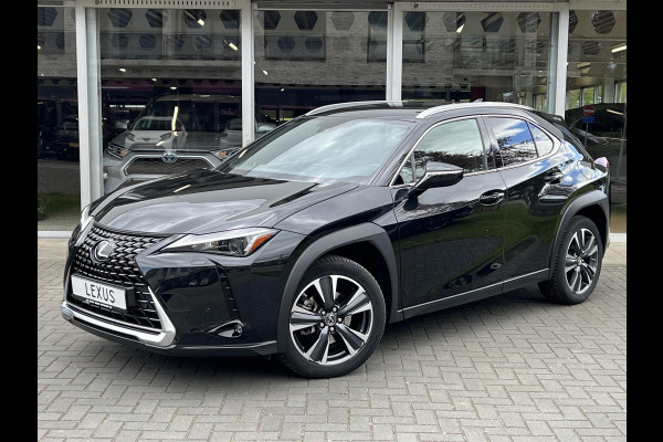 Lexus UX 250h Preference Line | Nieuwe multimedia, 18 inch, Dodehoekherkenning, Stoel + Stuurverwarming, Parkeersensoren
