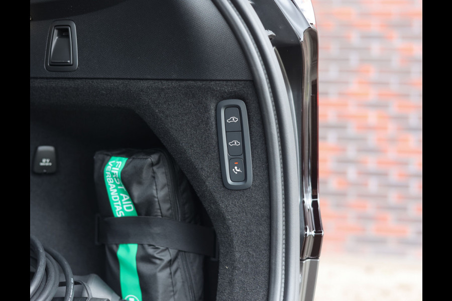 Volvo XC90 T8 AWD Ultra Dark | Pano - Trekhaak - Bowers&Wilkins