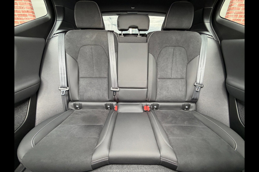 Volvo XC40 2.0 B4 Plus Dark LED ACC Pano Trekhaak 360cam H/K