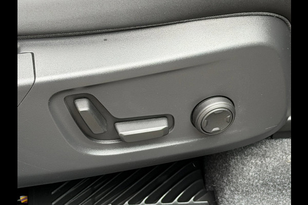 Volvo XC40 2.0 B4 Plus Dark LED ACC Pano Trekhaak 360cam H/K