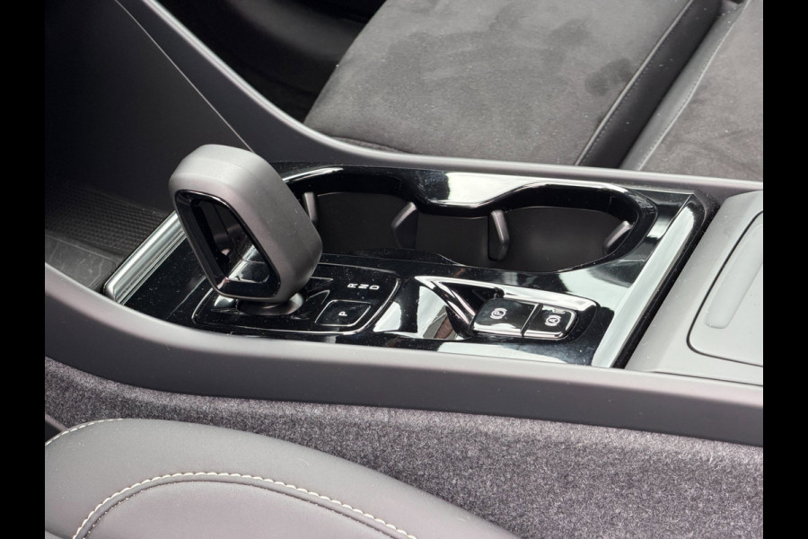 Volvo XC40 2.0 B4 Plus Dark LED ACC Pano Trekhaak 360cam H/K