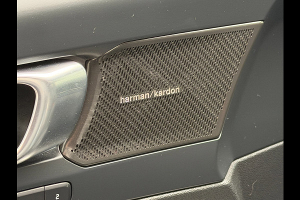 Volvo XC40 2.0 B4 Plus Dark LED ACC Pano Trekhaak 360cam H/K