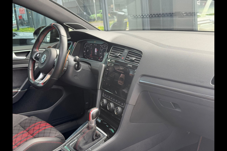 Volkswagen Golf 2.0 TSI GTI TCR | Pano | ACC | Camera | Carplay