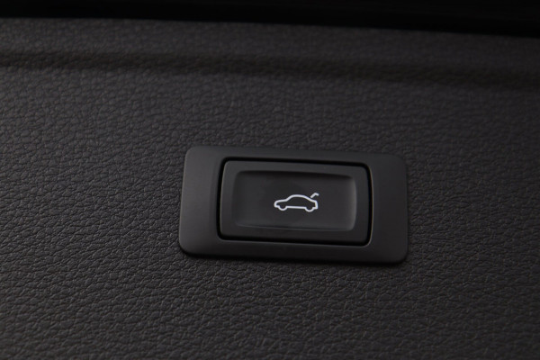 Audi Q5 50 TFSI e / ACC / CAMERA / VIRTUAL / ELEK. STOELEN / 20"