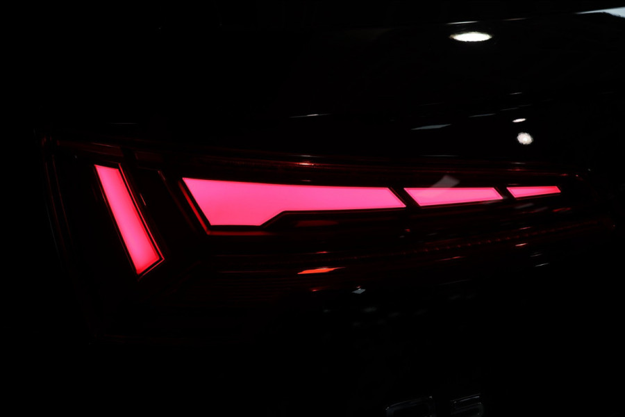 Audi Q5 50 TFSI e / ACC / CAMERA / VIRTUAL / ELEK. STOELEN / 20"