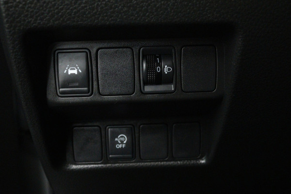 Nissan QASHQAI 1.3 DIG-T Visia (TREKHAAK, STOELVERWARMING, CARPLAY, CRUISE CONTROL, PARKEERSENSOREN)