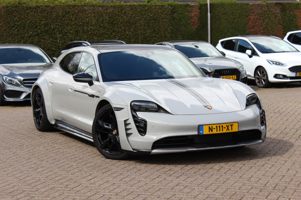 Porsche Taycan Cross Turismo 4 93 kWh / SoH 92,2% / Panoramadak / 360Camera / Passenger Display / Adaptieve Stoelen / Luchtvering / 21'' / Bose / Keyless / Sportchrono / Stoelventilatie / Stoelverwarming 4x / DAB / ACC
