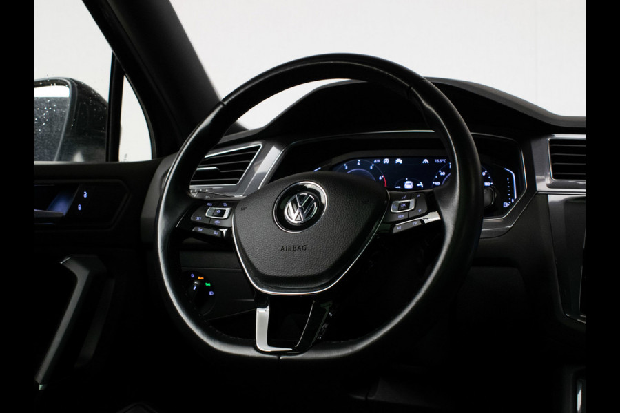 Volkswagen Tiguan Allspace 1.5 TSI Highline Business R 7p. (APPLECAR PLAY,PANORAMADAK,CAMERA,ALCANTARA,STOELVERWARMING,3DVIEW,LED)