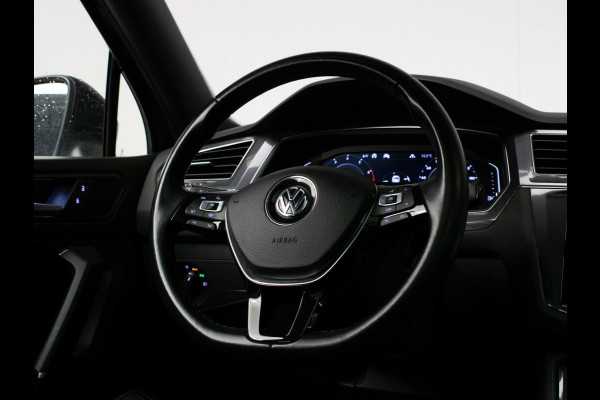Volkswagen Tiguan Allspace 1.5 TSI Highline Business R 7p. (APPLECAR PLAY,PANORAMADAK,CAMERA,ALCANTARA,STOELVERWARMING,3DVIEW,LED)