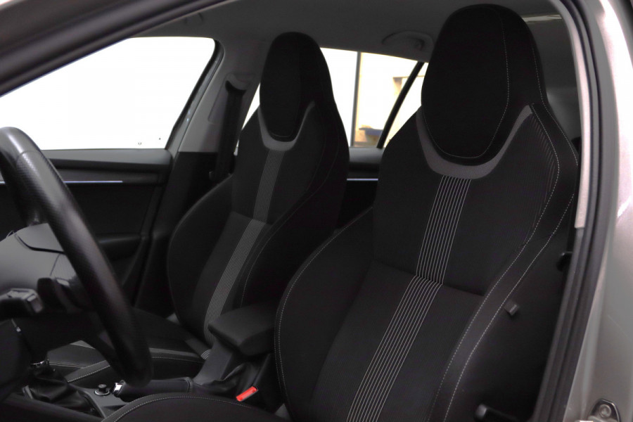Škoda Octavia Combi 1.5 TSI 150 PK Automaat Greentech Style Business, Carplay, Cruise Control, Stoelverwarming