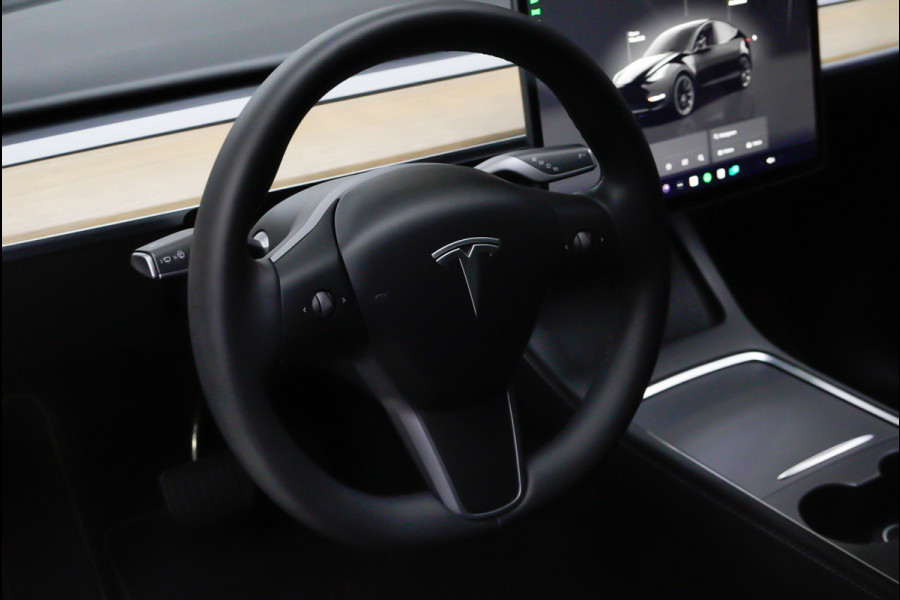 Tesla Model Y SOH: 94,7% Navi 360° Leer ACC Autopilot PDC Elektr. achterklep Stoelverwarmimg voor en achter Stuurverwarming Optie: Full Self-Driving Capability BTW auto