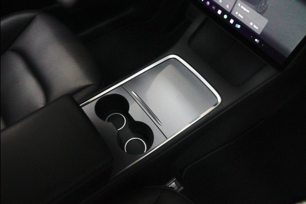 Tesla Model Y SOH: 94,7% Navi 360° Leer ACC Autopilot PDC Elektr. achterklep Stoelverwarmimg voor en achter Stuurverwarming Optie: Full Self-Driving Capability BTW auto