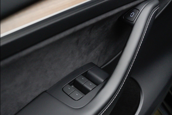 Tesla Model Y SOH: 94,7% Navi 360° Leer ACC Autopilot PDC Elektr. achterklep Stoelverwarmimg voor en achter Stuurverwarming Optie: Full Self-Driving Capability BTW auto